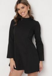 Czarna Taliowana Sukienka o Rozkloszowanym Dole Virvesa. Czarne sukienki Born2be, na co dzień, l, bez wzorów, eleganckie, bez kołnierzyka, bez ramiączek, mini, dopasowane. W wyprzedaży za 161.49 zł.