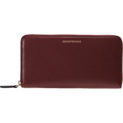 Emporio Armani FOGLIO ZIPAROUND LARGE ZIP ARROUND Portfel bordeaux/nero. Niebieskie portfele marki comma casual identity, z materiału, casualowe. Za 479.00 zł.