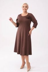 Sukienka Eliza w odcieniach brązu - klasyczna elegancja z nowoczesnym akcentem PLUS SIZE XXL OVERSIZE. Sukienki Moda Size Plus Iwanek, na co dzień, plus size, bez wzorów, z materiału, eleganckie, bez kołnierzyka, plus size, bez ramiączek, maxi, oversize. W wyprzedaży za 239.90 zł.