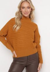 Jasnobrązowy Sweter z Wełną o Asymetrycznym Fasonie z Tłoczeniem Sarositte. Brązowe swetry Born2be, bez wzorów, z wełny, bez ramiączek. W wyprzedaży za 144.49 zł.
