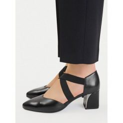 Czółenka Lasocki. Czarne czółenka Lasocki, bez wzorów, bez obcasa, bez zapięcia. Za 219.99 zł.
