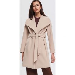 Płaszcz z szerokim kołnierzem - Beżowy. Płaszcze marki Reserved. Za 349.99 zł.