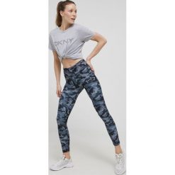 Dkny T-shirt DP1T6749 damski kolor szary. Szare t-shirty DKNY, bez wzorów, bez kołnierzyka, bez ramiączek. W wyprzedaży za 164.99 zł.