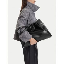 Torebka JENNY. Czarne shopper bag Jenny, bez wzorów, bez dodatków. Za 159.99 zł.