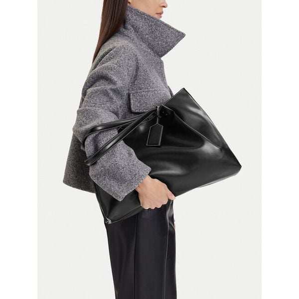 Torebka JENNY. Czarne shopper bag Jenny, bez wzorów, bez dodatków. Za 159.99 zł.