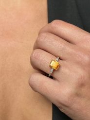 Les Petites Précieuses Pozłacany pierścionek z cyrkoniami i cytrynem rozmiar: 54. Pomarańczowe pierścionki Les Petites Précieuses, z cyrkonią, pozłacane. Za 258.52 zł.