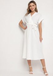 Biała Sukienka o Rozkloszowanym Kroju z Wiązanym Paskiem Sepelina. Białe sukienki Born2be, na co dzień, s, bez wzorów, eleganckie, bez kołnierzyka, bez ramiączek, maxi, kopertowe. Za 89.99 zł.