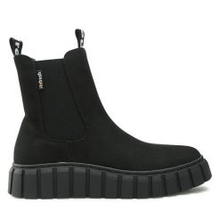 Botki Refresh. Czarne botki Refresh, bez wzorów, bez obcasa, na płaskiej podeszwie, bez zapięcia. Za 149.99 zł.