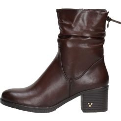 Brązowe botki damskie na obcasie Vinceza 10547 Cf. Brązowe botki VINCEZA, bez wzorów, z polaru, eleganckie, z okrągłym noskiem, bez obcasa, na obcasie, bez zapięcia. W wyprzedaży za 188.10 zł.