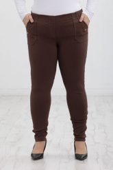 Klasyczne brązowe spodnie Nita ze zwężoną nogawką PLUS SIZE XXL. Brązowe spodnie materiałowe Nasi partnerzy, bez wzorów, z elastanu, biznesowe, krótkie. Za 159.90 zł.