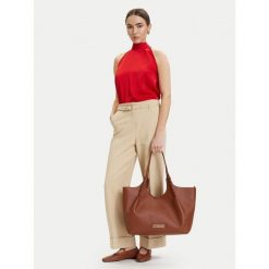 Torebka LOVE MOSCHINO. Brązowe torebki klasyczne Love Moschino, bez wzorów, klasyczne, bez dodatków. Za 1,049.00 zł.