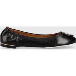 Tory Burch baleriny skórzane Multi Logo kolor czarny. Czarne baleriny Tory Burch, bez wzorów, bez obcasa, bez zapięcia. Za 1,359.90 zł.