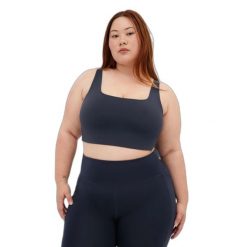 Kobiałka z kwadratowym dekoltem Girlfriend Collective Tommy. Niebieskie biustonosze sportowe GIRLFRIEND COLLECTIVE, bez wzorów. Za 257.00 zł.