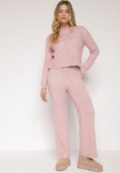 Jasnoróżowy Komplet z Wełną i Bawełną Sweter ze Splotem i Szerokie Spodnie Reinettia. Czerwone swetry Born2be, bez wzorów, z bawełny, eleganckie, bez ramiączek. Za 119.99 zł.