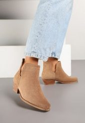 Brązowe Botki Typu Kowbojki z Wycięciem na Stożkowym Obcasie Hanrisa. Brązowe botki Renee, bez wzorów, z jeansu, boho, bez obcasa, na obcasie, bez zapięcia. W wyprzedaży za 134.99 zł.