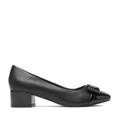 Czółenka Lasocki. Czarne czółenka Lasocki, bez wzorów, bez obcasa, bez zapięcia. Za 199.99 zł.