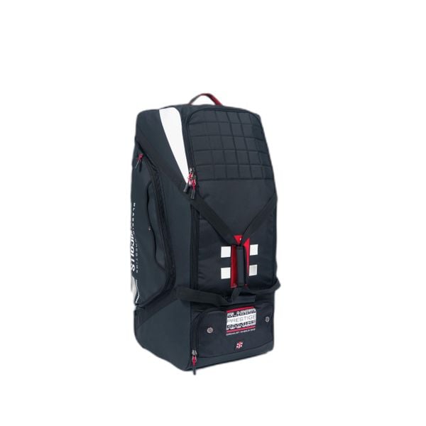 Torba na kółkach Gray-Nicolls Classic Prestige. Czarne torby podróżne GRAY-NICOLLS, bez wzorów. Za 680.50 zł.