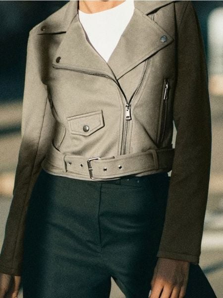 Kurtka ramoneska z imitacją zamszu - zielony. Zielone kurtki Sinsay, l, bez wzorów, bez kaptura. W wyprzedaży za 33.99 zł.