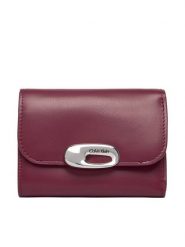 Calvin Klein Portfel Hardware Trifold With Zip Pocket LV04F1116G Różowy. Czerwone portfele Calvin Klein, bez wzorów, ze skóry. Za 289.99 zł.