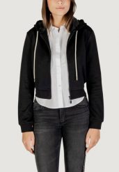 Bluza Kobieta GUESS ACTIVE 3D PEONY ZIPPER HOODIE JACKET. Czarne bluzy Guess Active, m, z aplikacjami, z tkaniny, sportowe, bez ramiączek, bez kaptura. Za 339.80 zł.