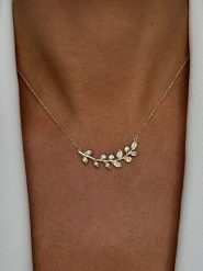 Les Favorites Pozłacany naszyjnik z cyrkoniami - dł. 45 cm rozmiar: onesize. Żółte naszyjniki Les Favorites, z materiału, z cyrkonią, pozłacane. Za 130.99 zł.