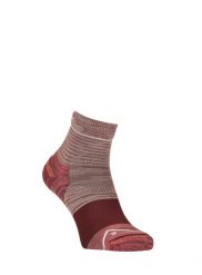 Skarpety trekkingowe damskie Ortovox Alpine Quarter Socks. Czerwone skarpetki ORTOVOX, bez wzorów, z materiału. Za 108.89 zł.