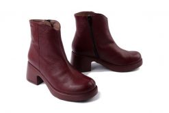 WONDERS E-7125 vino, botki damskie. Czerwone botki Wonders, bez wzorów, bez obcasa, bez zapięcia. Za 527.92 zł.
