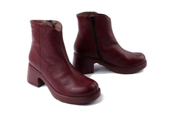 WONDERS E-7125 vino, botki damskie. Czerwone botki Wonders, bez wzorów, bez obcasa, bez zapięcia. Za 527.92 zł.