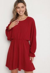 Bordowa Sukienka o Rozkloszowanym Kroju z Ozdobnymi Mankietami Terellea. Czerwone sukienki Born2be, na co dzień, bez wzorów, z jeansu, eleganckie, bez kołnierzyka, bez ramiączek, mini, kopertowe. W wyprzedaży za 72.24 zł.