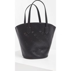 Torebka KARL LAGERFELD. Czarne torebki klasyczne KARL LAGERFELD, w ażurowe wzory, z bawełny, bez dodatków. Za 1,569.00 zł.
