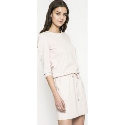 Answear - Sukienka. Sukienki marki ANSWEAR. W wyprzedaży za 99.90 zł.