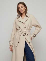 MOSS COPENHAGEN Trencz "Antonella" w kolorze beżowym rozmiar: S/M. Brązowe płaszcze Moss Copenhagen, m, bez wzorów, z tkaniny, bez kaptura. Za 407.53 zł.