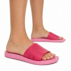 Klapki damskie Ipanama 83583 ANAT CLASSIC SLIDE FEM. Czerwone klapki Ipanema, bez wzorów, z materiału, sportowe, bez obcasa, bez zapięcia. Za 55.00 zł.