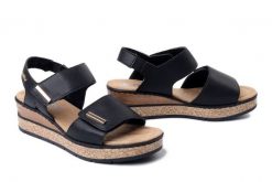 RIEKER 63781-00 black, sandały damskie. Czarne sandały Rieker, bez wzorów, z gumy, bez obcasa, bez zapięcia. Za 288.91 zł.