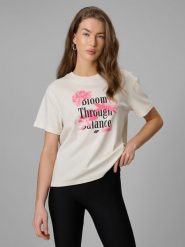 4F T-shirt regular z nadrukiem damski - beżowy L. Brązowe t-shirty sportowe 4f, l, bez wzorów, z dzianiny, bez ramiączek. Za 69.99 zł.