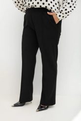 Klasyczne czarne spodnie z gumką i kieszeniami On Repeat czarne Plus Size Oversize. Czarne spodnie materiałowe Moda Size Plus Iwanek, bez wzorów, z elastanu, biznesowe, krótkie. Za 169.90 zł.