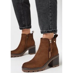 Ciemnobrązowe Botki na Słupku Boho z Suwakiem Sirdre. Brązowe botki Born2be, bez wzorów, boho, za kostkę, bez obcasa, na obcasie, bez zapięcia. W wyprzedaży za 112.49 zł.