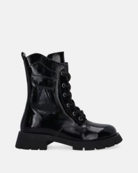 CZARNE WORKERY Z LAKIEROWANEJ SKÓRY 3828 PAT BLACK. Czarne botki Venezia, bez wzorów, ze skóry, bez obcasa, bez zapięcia. Za 229.00 zł.