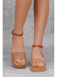 C'M Sandały w kolorze jasnobrązowym na koturnie rozmiar: 38. Brązowe sandały C'M, bez wzorów, z otwartym noskiem, bez obcasa, na koturnie, bez zapięcia. Za 113.99 zł.