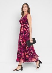 Długa sukienka szyfonowa. Fioletowe sukienki bonprix, bez wzorów, z szyfonu, eleganckie, bez kołnierzyka, bez ramiączek, maxi, dopasowane. Za 149.99 zł.