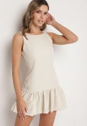 Beżowy Taliowany Kombinezon z Falbanką Novenira. Brązowe sukienki Born2be, m, bez wzorów, eleganckie, bez kołnierzyka, bez ramiączek. Za 129.99 zł.