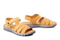 MANITU 910329-06 gelb, sandały damskie. Żółte sandały Manitu, bez wzorów, ze skóry, bez obcasa, bez zapięcia. Za 229.42 zł.