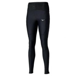 Legginsy z wieloma kieszeniami dla kobiet Mizuno. Czarne legginsy Mizuno, bez wzorów, z materiału, eleganckie. Za 179.99 zł.
