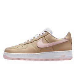 Buty do chodzenia dla dorosłych Air Force 1 Low Retro Linen. Brązowe buty treningowe Nike, bez wzorów, ze lnu, bez zapięcia, trekkingowe, Nike Air Force. Za 884.60 zł.