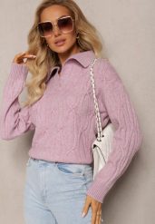 Fioletowy Sweter z Dekoltem w Serek i Ozdobnym Splotem Travissa. Fioletowe swetry Renee, bez wzorów, ze splotem, casualowe, bez ramiączek. Za 109.99 zł.