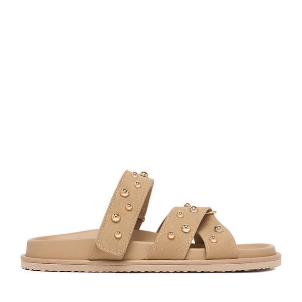 Klapki DeeZee. Brązowe klapki DeeZee, bez wzorów, bez obcasa, bez zapięcia. Za 129.99 zł.