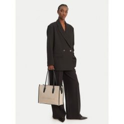 Torebka Coccinelle. Brązowe shopper bag Coccinelle, bez wzorów, bez dodatków. Za 1,399.99 zł.