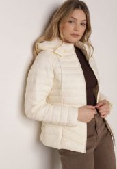 Jasnobeżowa Klasyczna Kurtka Przejściowa z Pikowaniem i Odpinanym Kapturem Pretiella. Brązowe kurtki Born2be, l, bez wzorów, z jeansu, klasyczne. Za 119.99 zł.