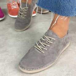 Taupe ażurowe skórzane półbuty damskie S.Barski 7080. Półbuty wsuwane S.BARSKI, na jesień, w ażurowe wzory, z jeansu, casualowe, bez obcasa, na płaskiej podeszwie. Za 249.00 zł.