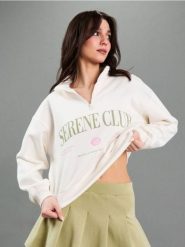 Dresowa bluza half-zip z napisem "Serene Club" - kremowy. Białe bluzy Sinsay, l, bez wzorów, z dresówki, bez ramiączek, bez kaptura. Za 49.99 zł.